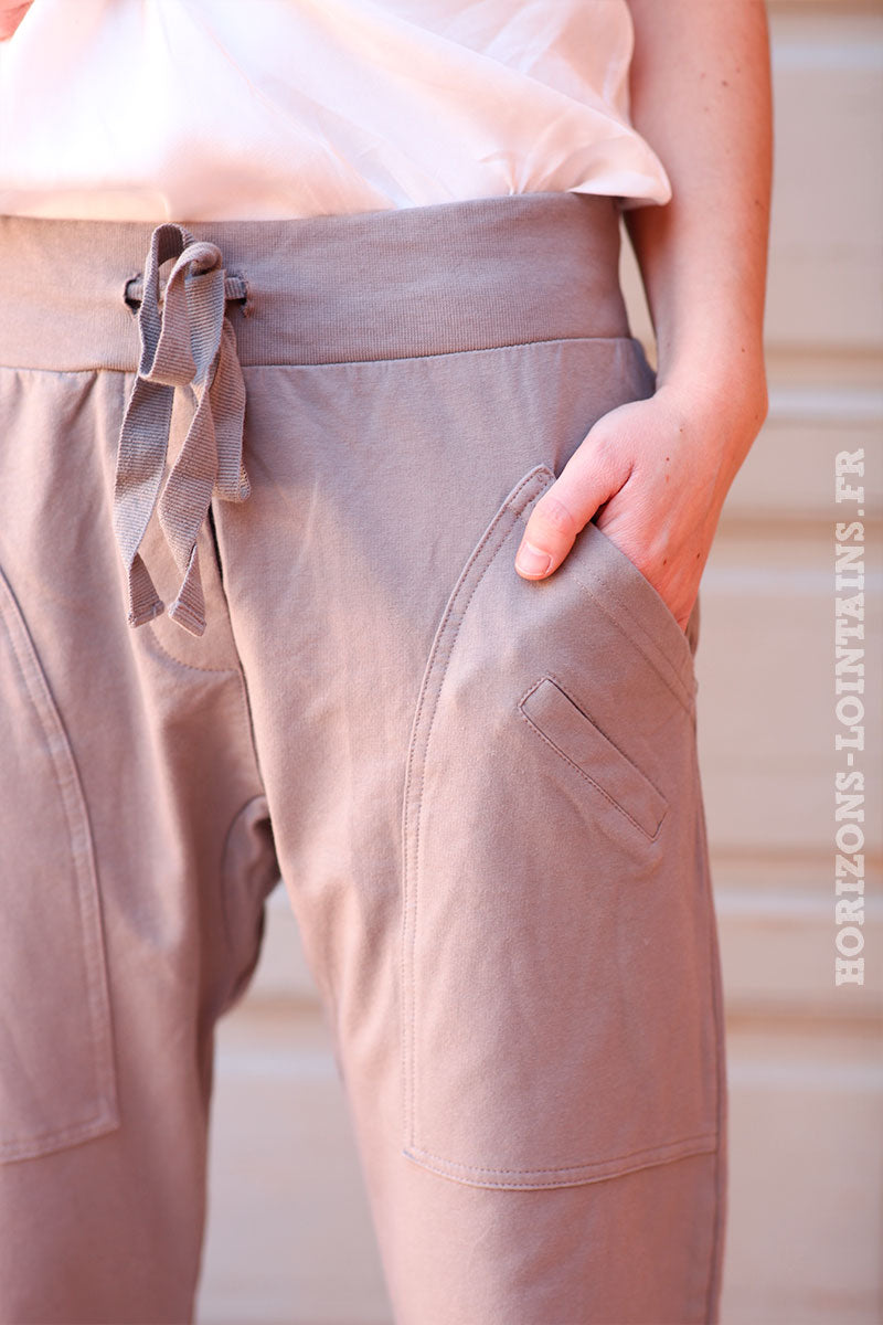 Pantalon-de-jogging-gris-taupe-urbain-à-poches-004