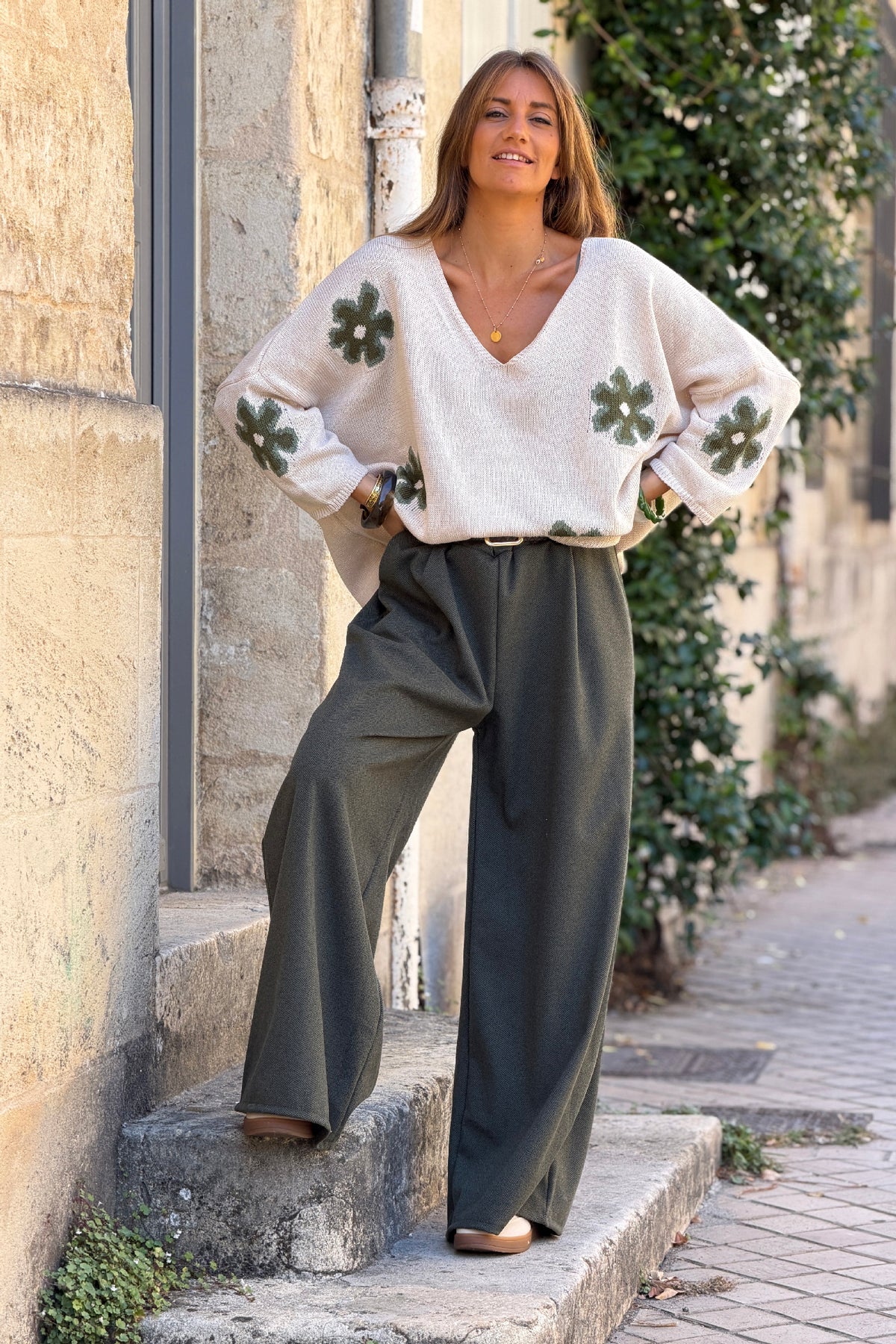 Pantalon duveteux kaki large motif chevrons taille élastique avec ceinture simili tressée