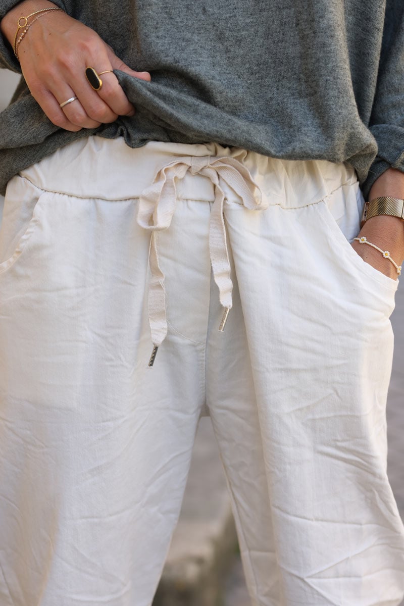 Pantalon ecru confort en toile stretch special Belle et Ronde etoile brillante H076 (1)