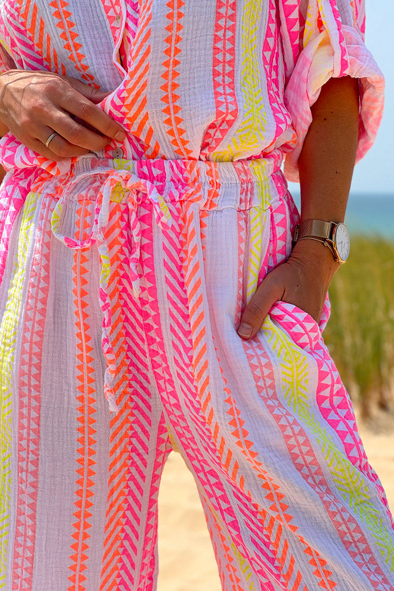 Pantalon en gaze de coton imprimé ethnique rose orange et jaune