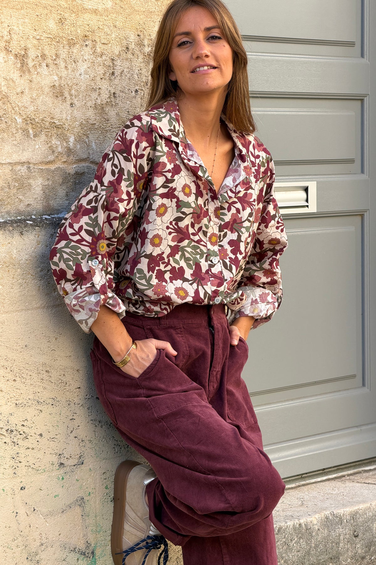 Pantalon en velours côtelé aubergine coupe barrel taille élastique grandes poches