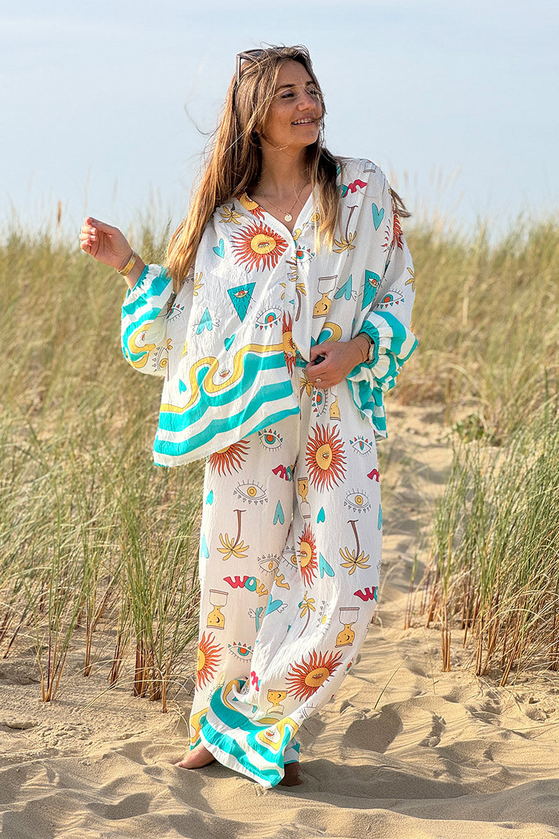 Pantalon fluide écru symboles soleil œil et cœurs colorés turquoise