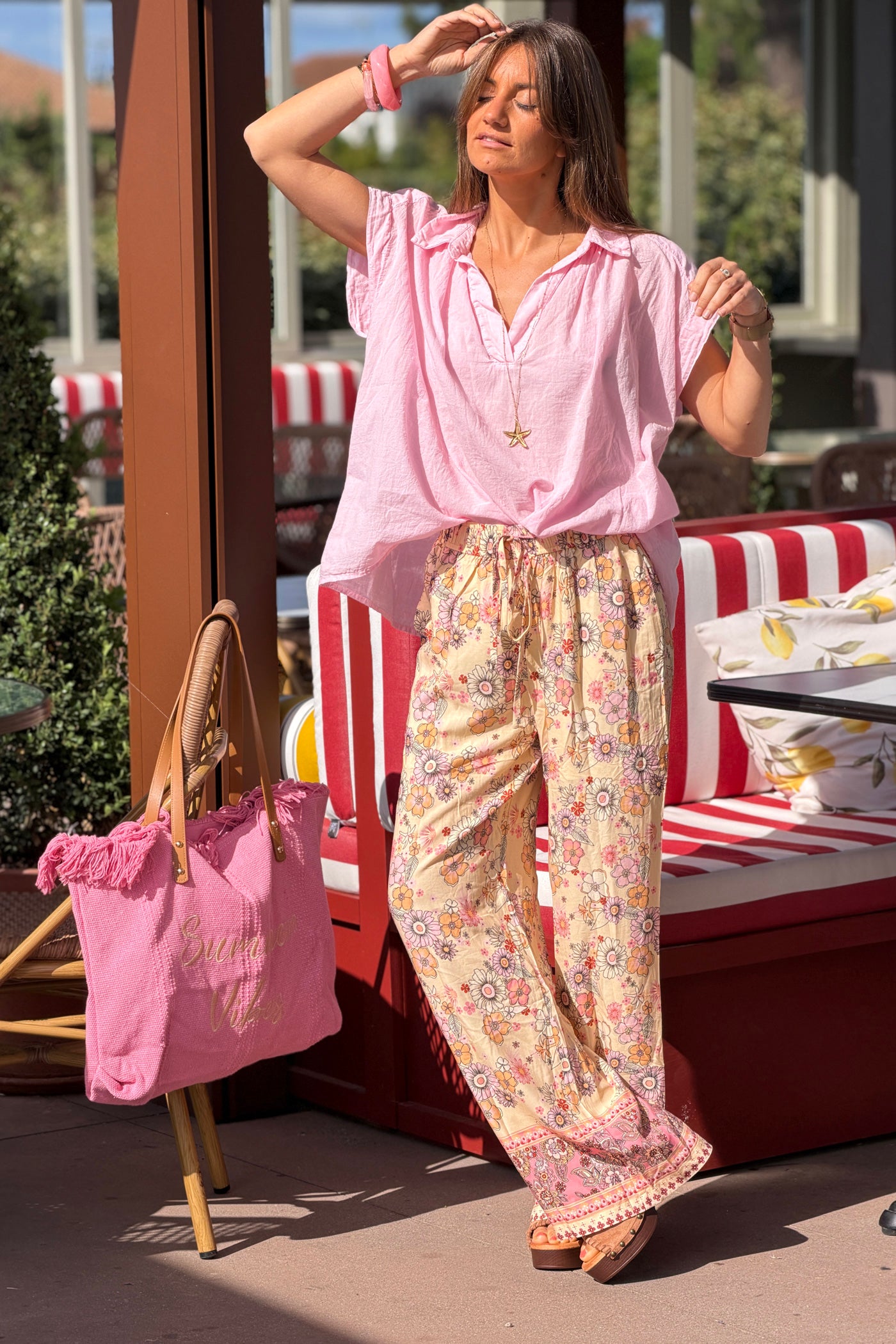 Pantalon fluide et large beige orange motifs fleurs rose taille élastique