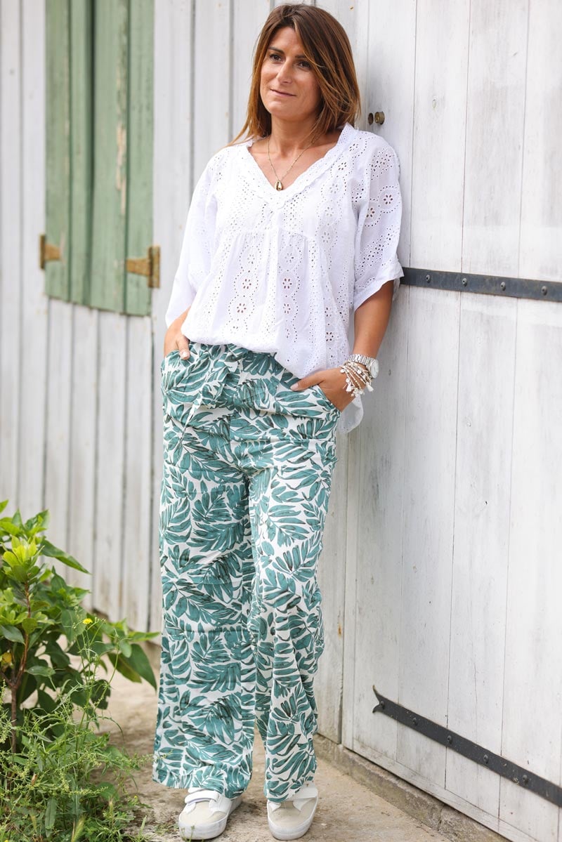 Pantalon fluide et large imprime feuilles aquarelle vert celadon G117 (1)
