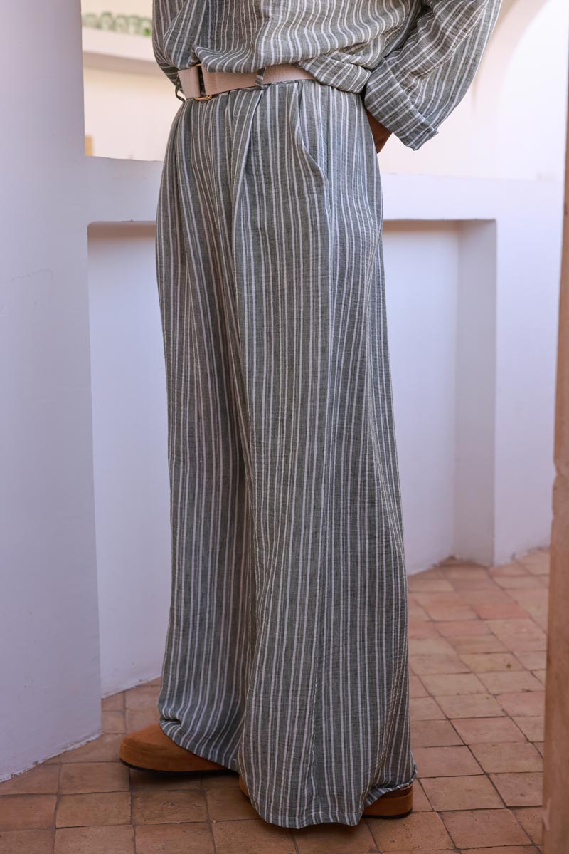 Pantalon fluide large kaki rayures blanches taille élastique et ceinture écru