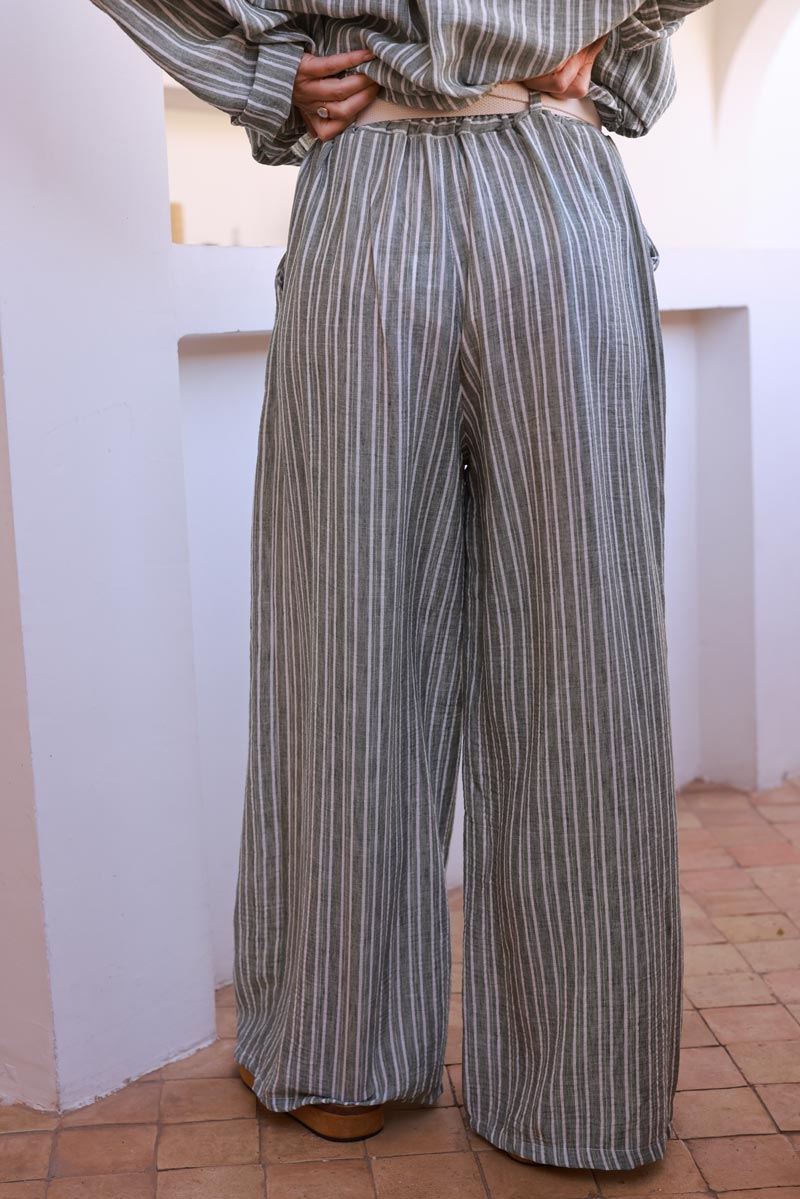 Pantalon fluide large kaki rayures blanches taille élastique et ceinture écru