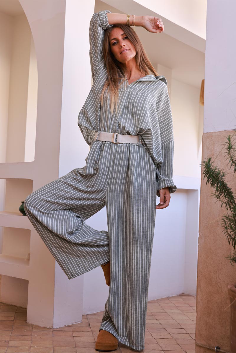 Pantalon fluide large kaki rayures blanches taille élastique et ceinture écru
