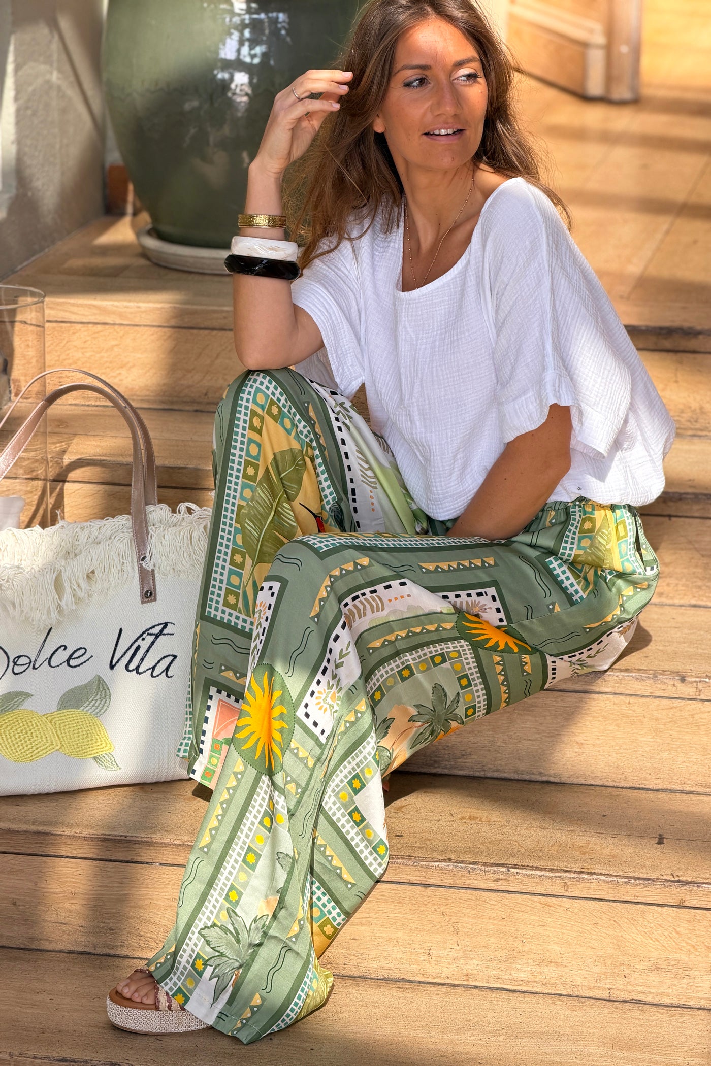Pantalon fluide satiné kaki imprimé palmiers et colibri ceinture élastique
