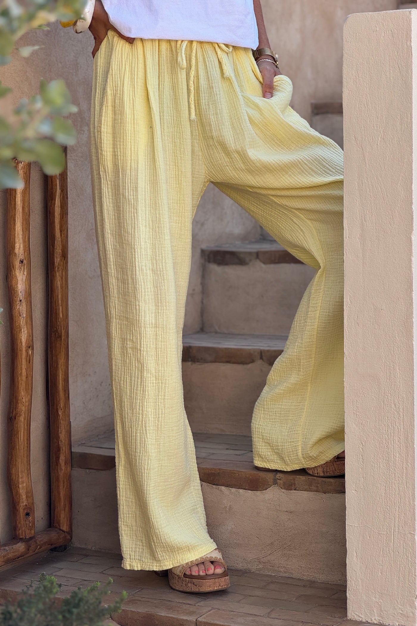 Pantalon jaune droit en gaze de coton ceinture élastique