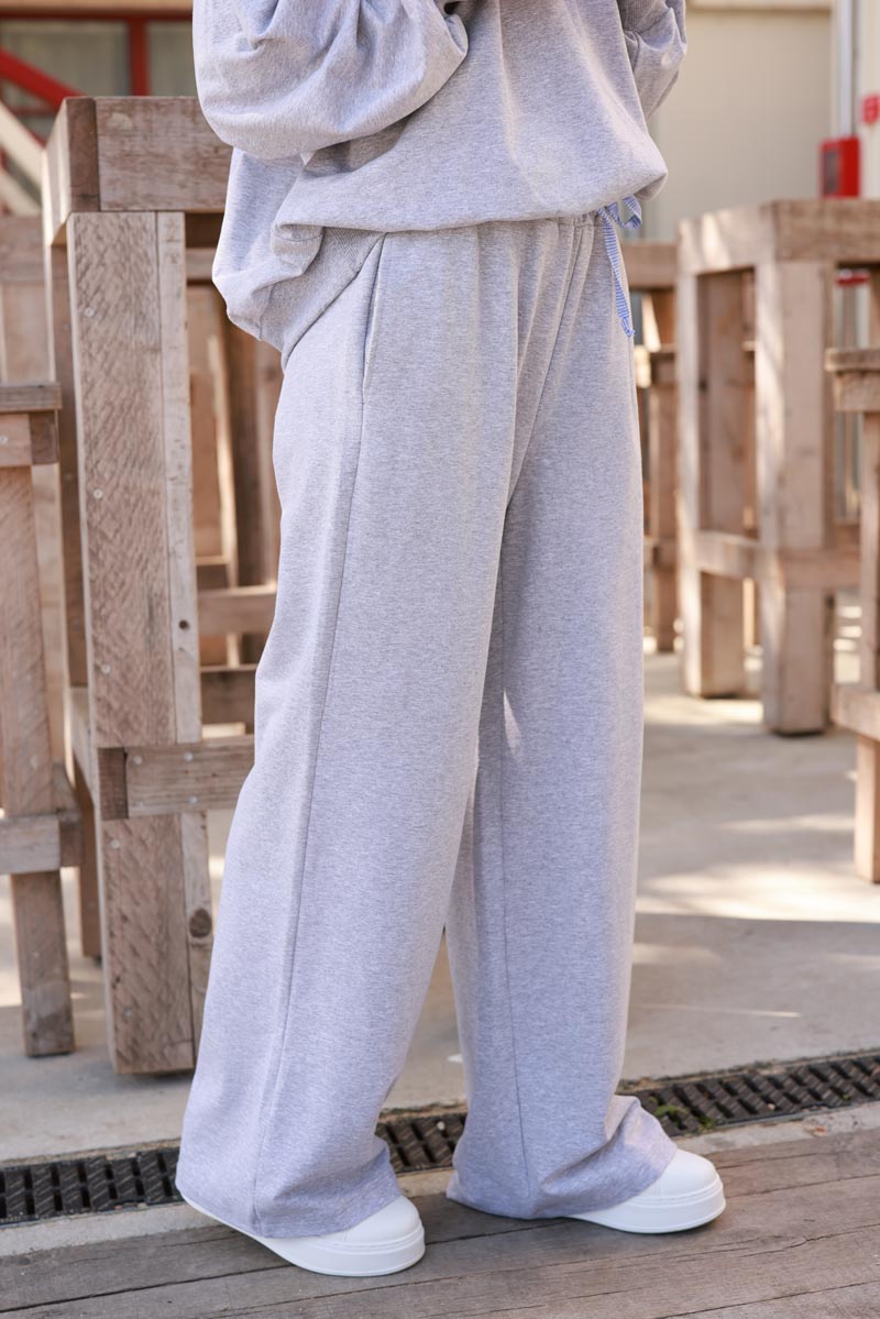 Pantalon jogging large gris chiné élastique avec froufrou et cordon rayures bleues
