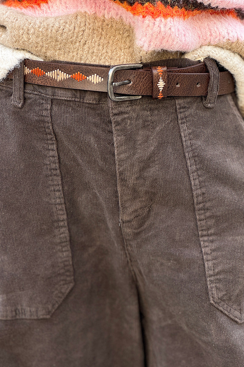 Pantalon marron en velours côtelé coupe ballon avec ceinture broderie aztèque