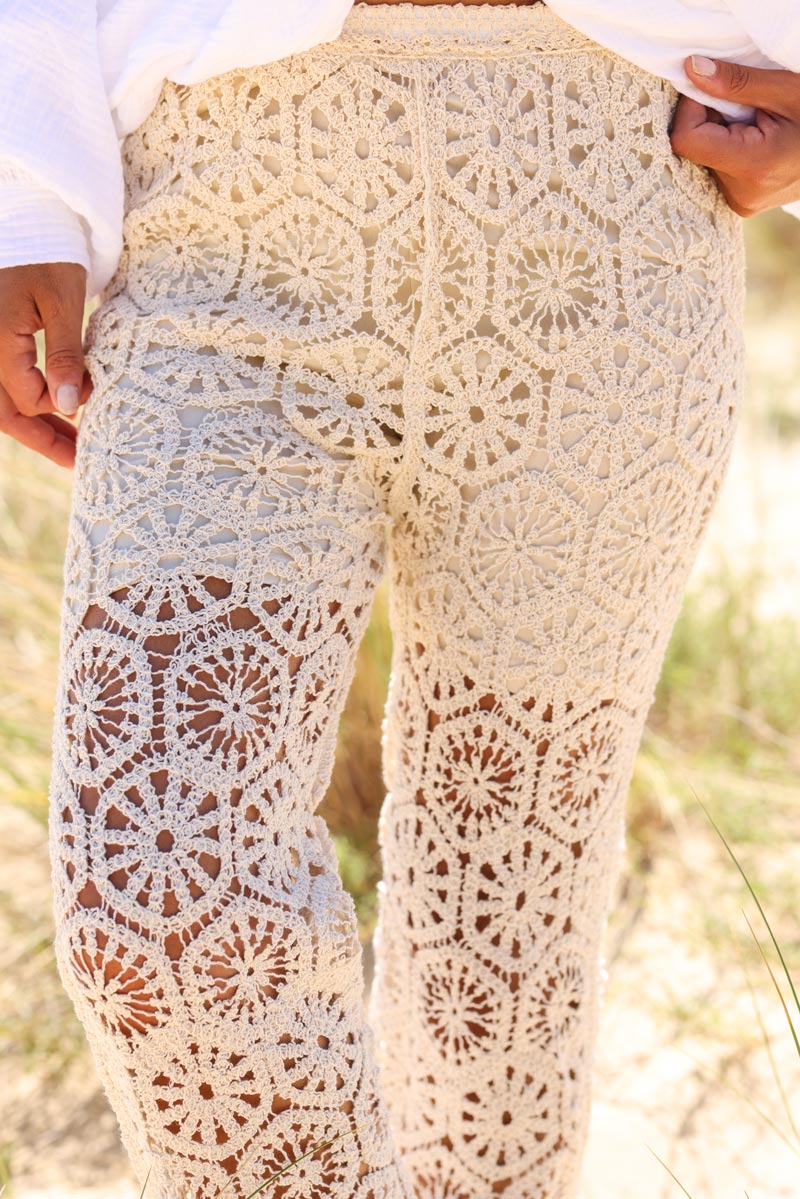 Pantalon motif losanges en crochet ecru g166 (1)