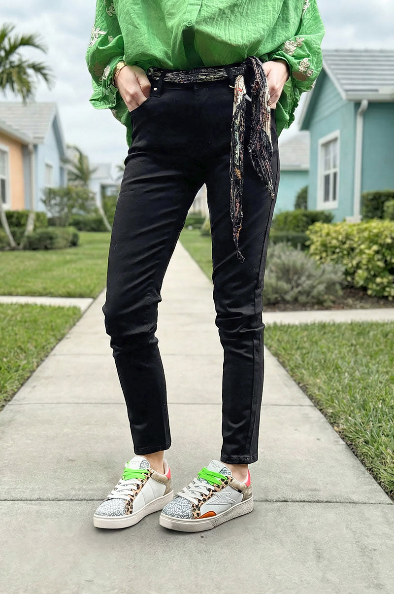 Pantalon noir coupe slim stretch ceinture foulard imprime cachemire