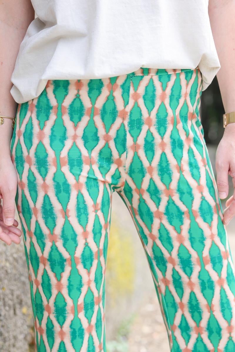 Pantalon patte d'eph fluide souple et stretch motifs losanges tie and dye vert H082 (1)