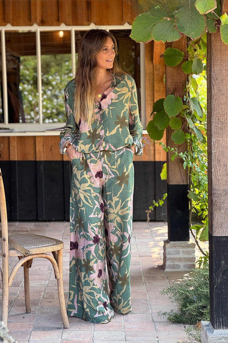 Pantalon souple vert kaki coupe wide leg avec boutons et zip motifs peinture fleurs