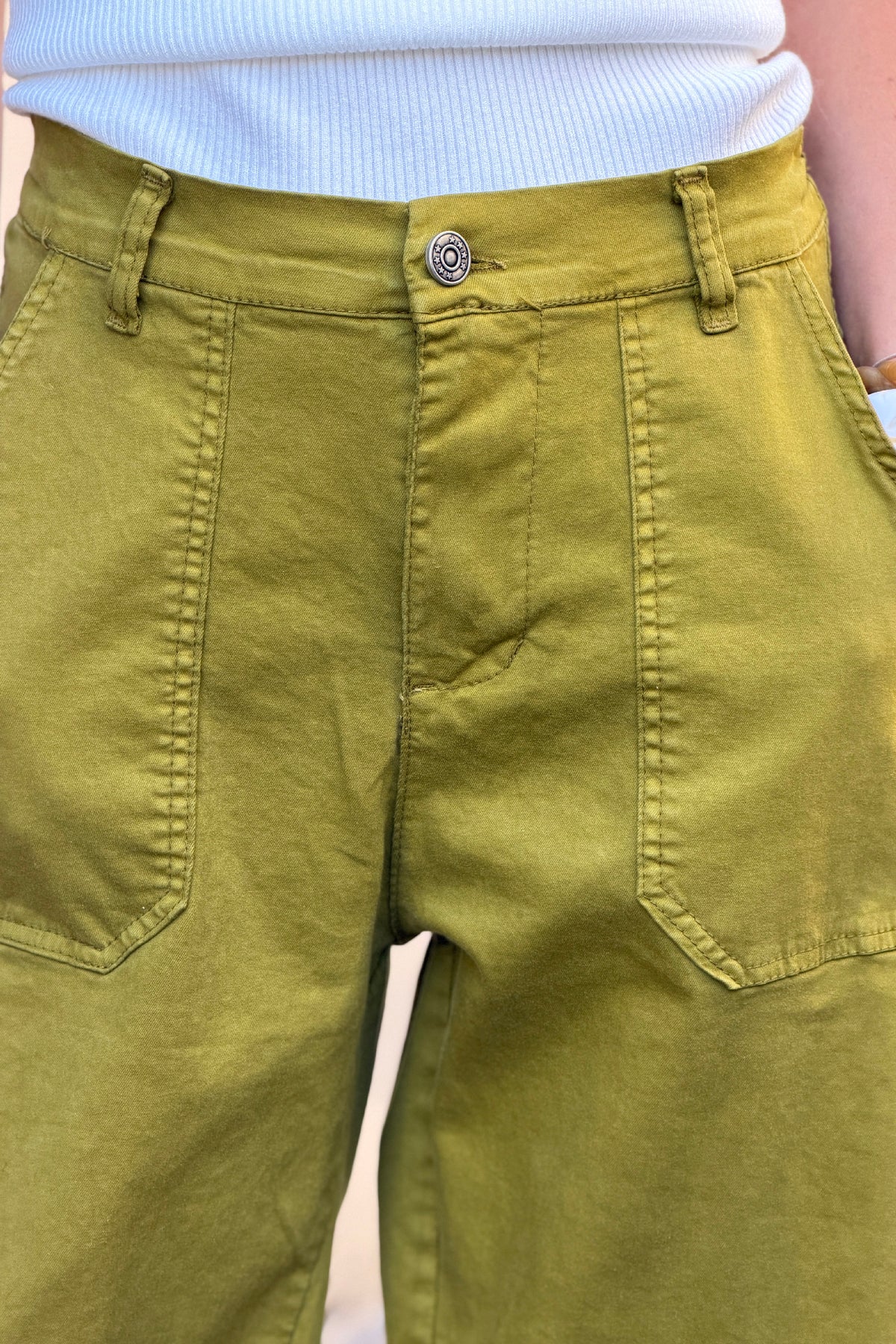 Pantalon stretch vert olive coupe barrel grandes poches