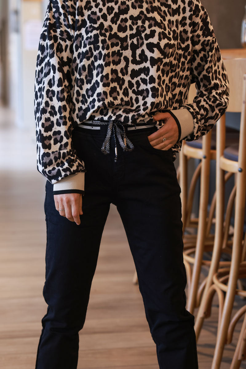 Pantalon noir en toile stretch ceinture élastique rayée brillante