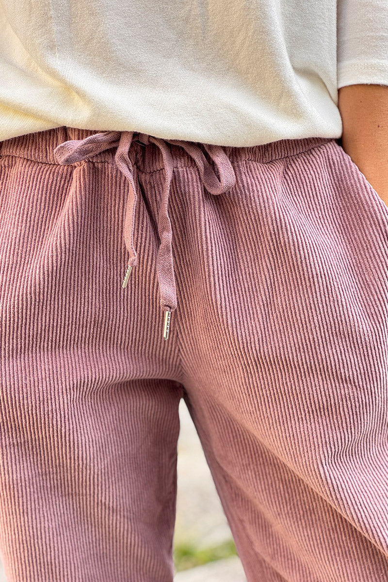 Pantalon vieux rose en velours côtelé coupe droite ceinture élastique avec cordon