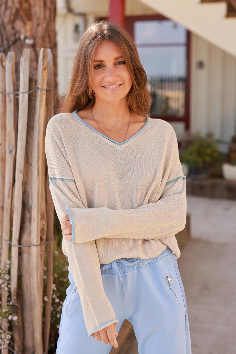 Petit pull en maille lurex brillante dorée détails col et couture bleu ciel