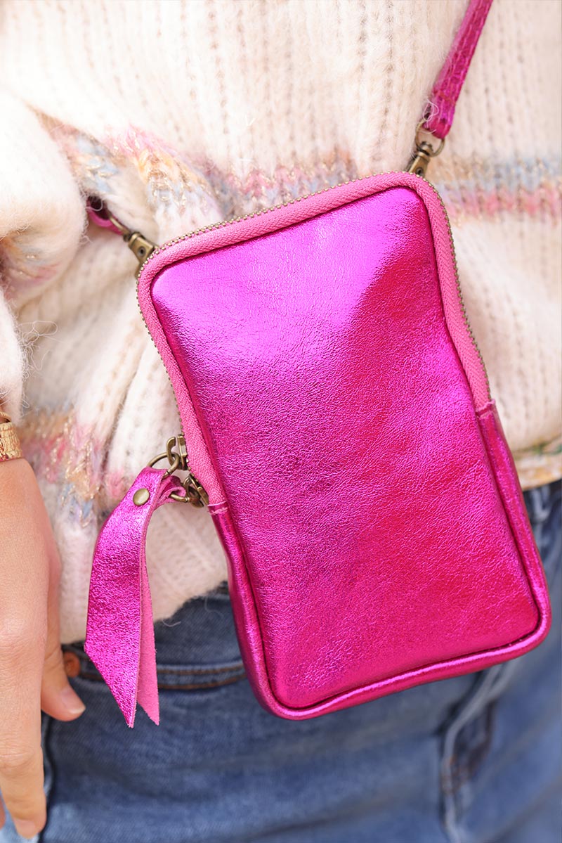 Pochette bandoulière brillante fuchsia