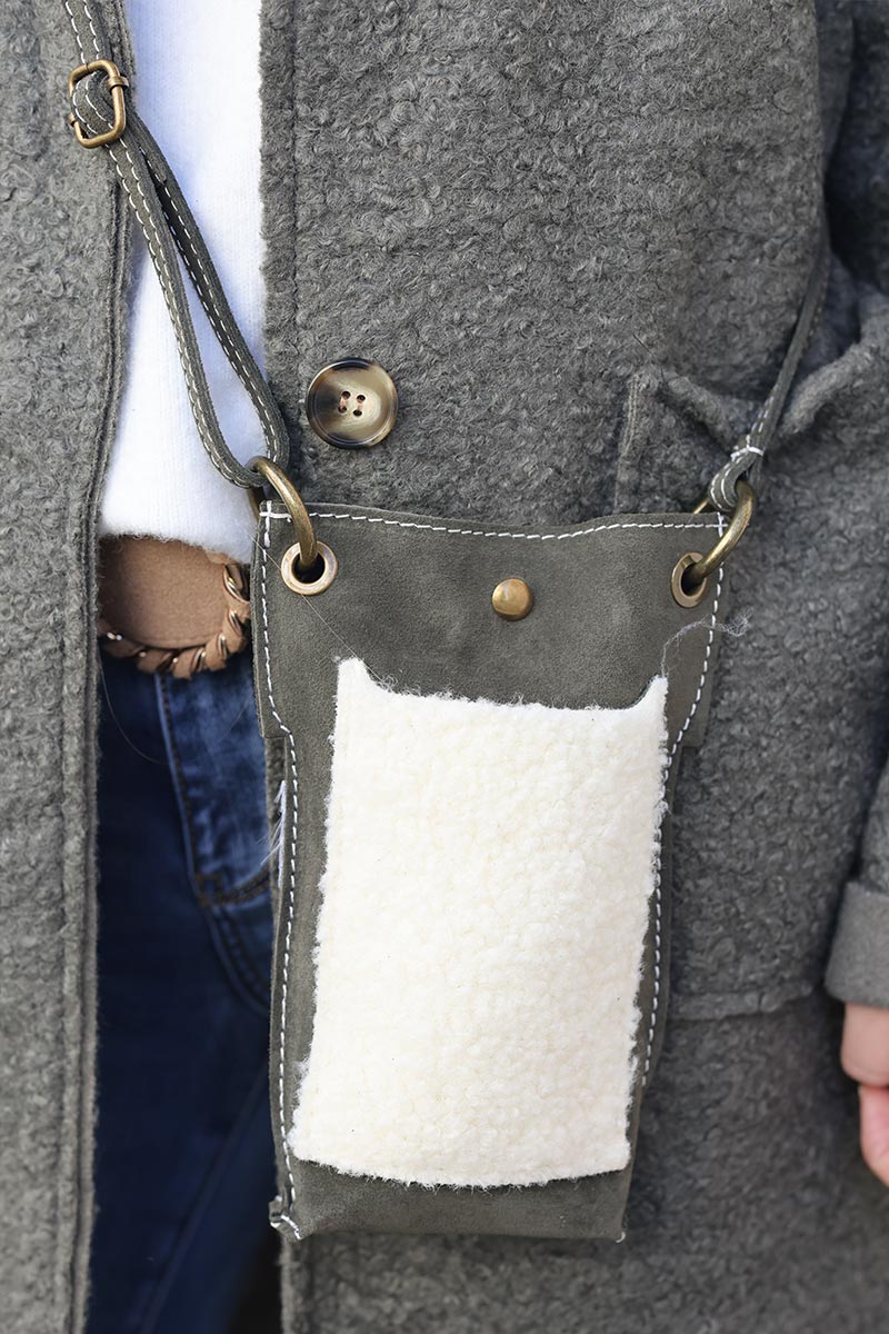 Pochette téléphone cuir velours kaki moumoute ecrue pochette femme G046