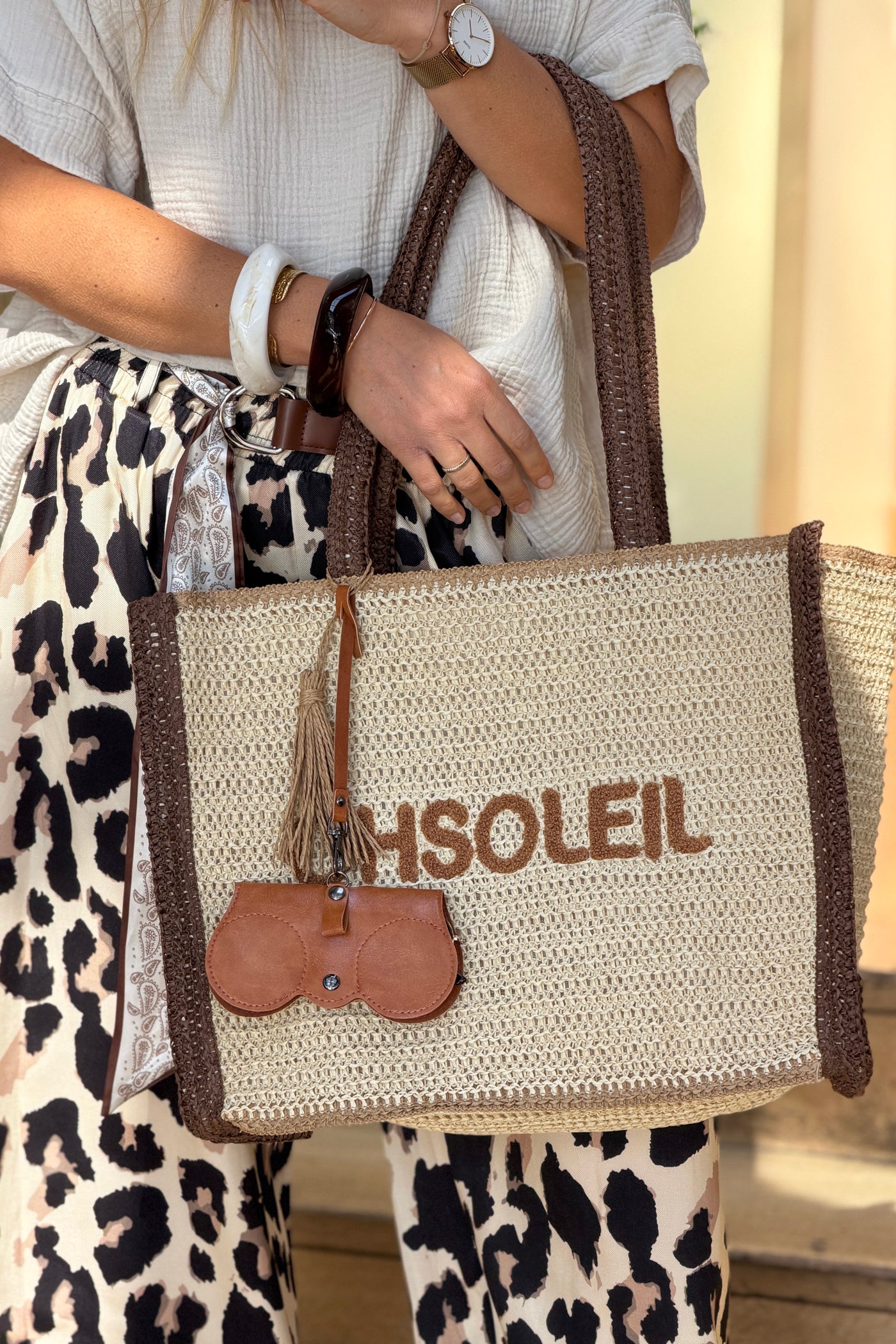 Porte-lunettes de soleil en simili cuir camel à attacher au sac