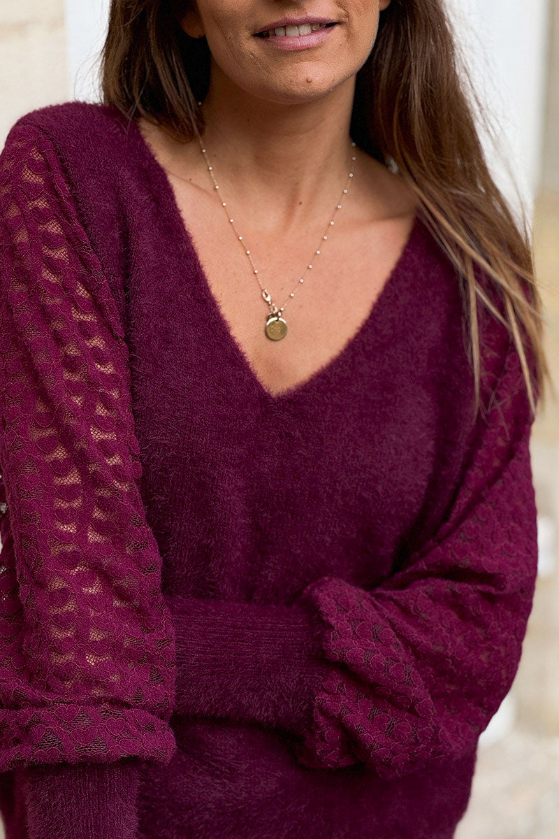 Pull aubergine col V doux et moelleux avec manches dentelle cœurs
