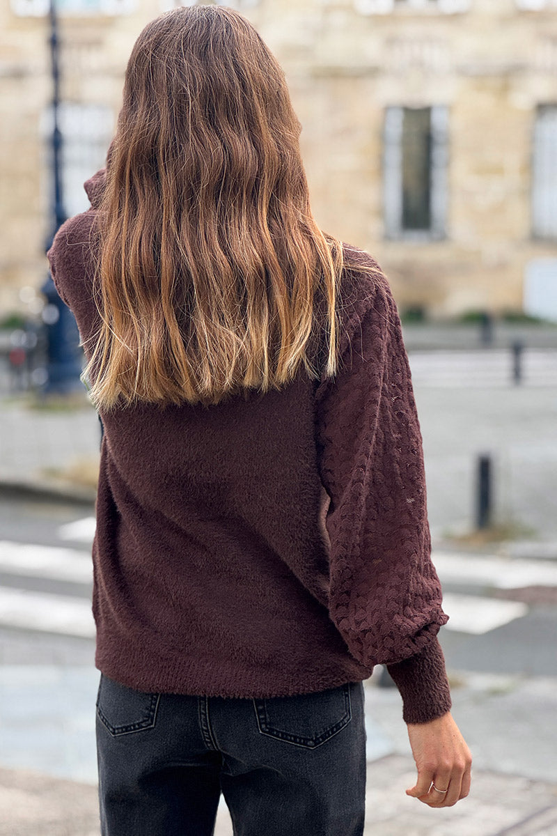 Pull marron chocolat col V doux et moelleux avec manches dentelle cœurs