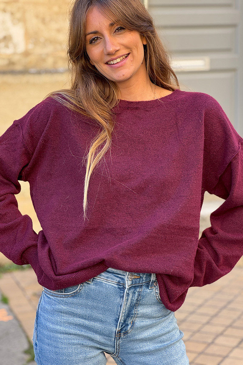 Pull basique aubergine en petite maille chinée col bateau couture apparente