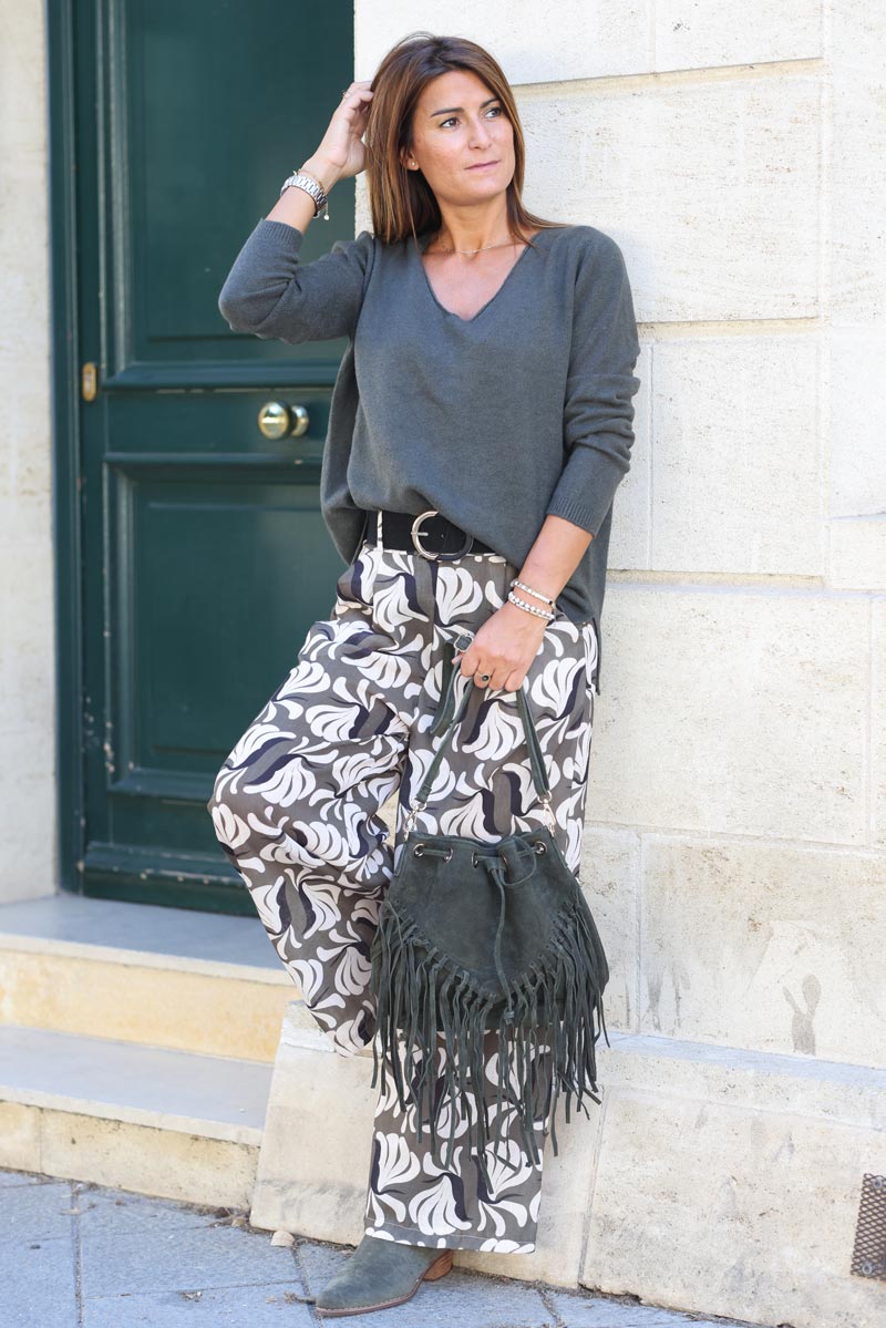 Pull basique kaki fonce col V D001