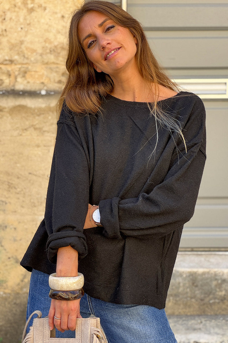 Pull basique noire en petite maille chiné couture apparente col bateau
