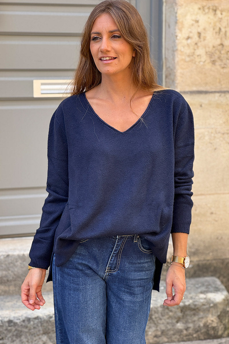 Pull basique tout doux bleu marine col V
