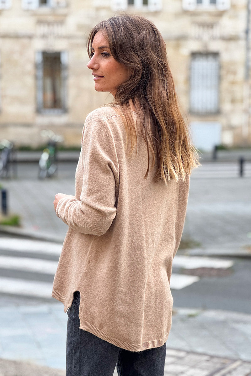 Pull basique tout doux camel clair col V