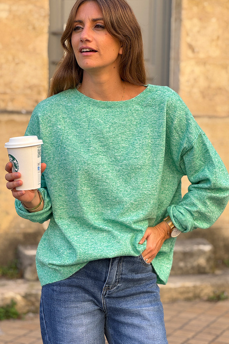 Pull basique vert en petite maille chiné couture apparente col bateau
