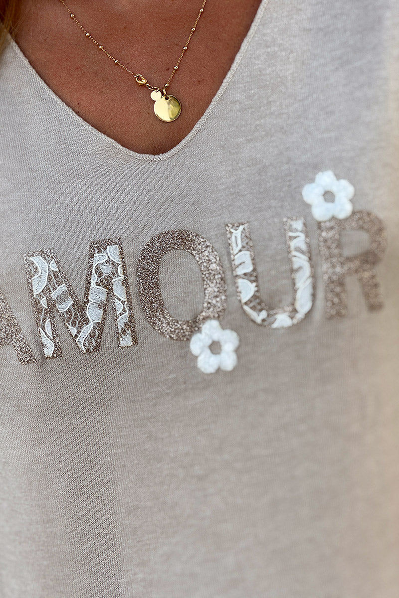 Pull beige en jersey doux Amour en paillettes dorées et fleurs bouclettes