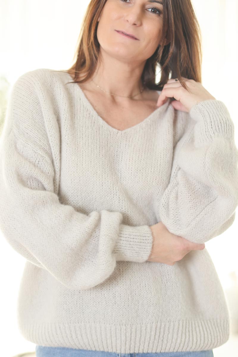 Pull beige en maille col v manches bouffantes e433 (1)