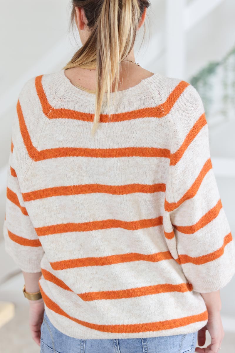 Pull beige raye orange en petite maille manches 34 col rond h002 (1)