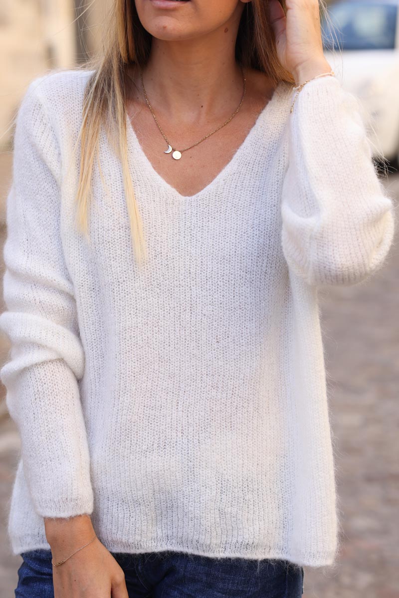 Pull blanc casse coupe ajustee en petite maille col v h288 (1)