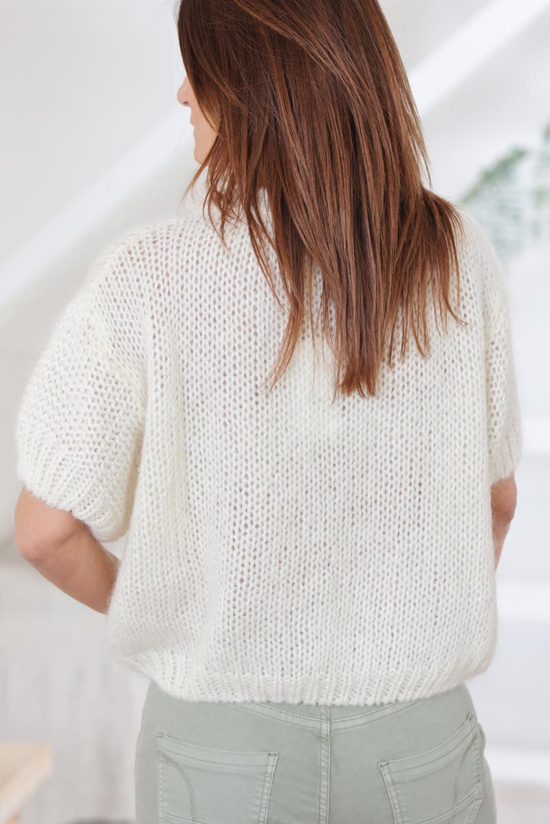Pull blanc casse manches courtes a grosse maille col rond H006 (1)