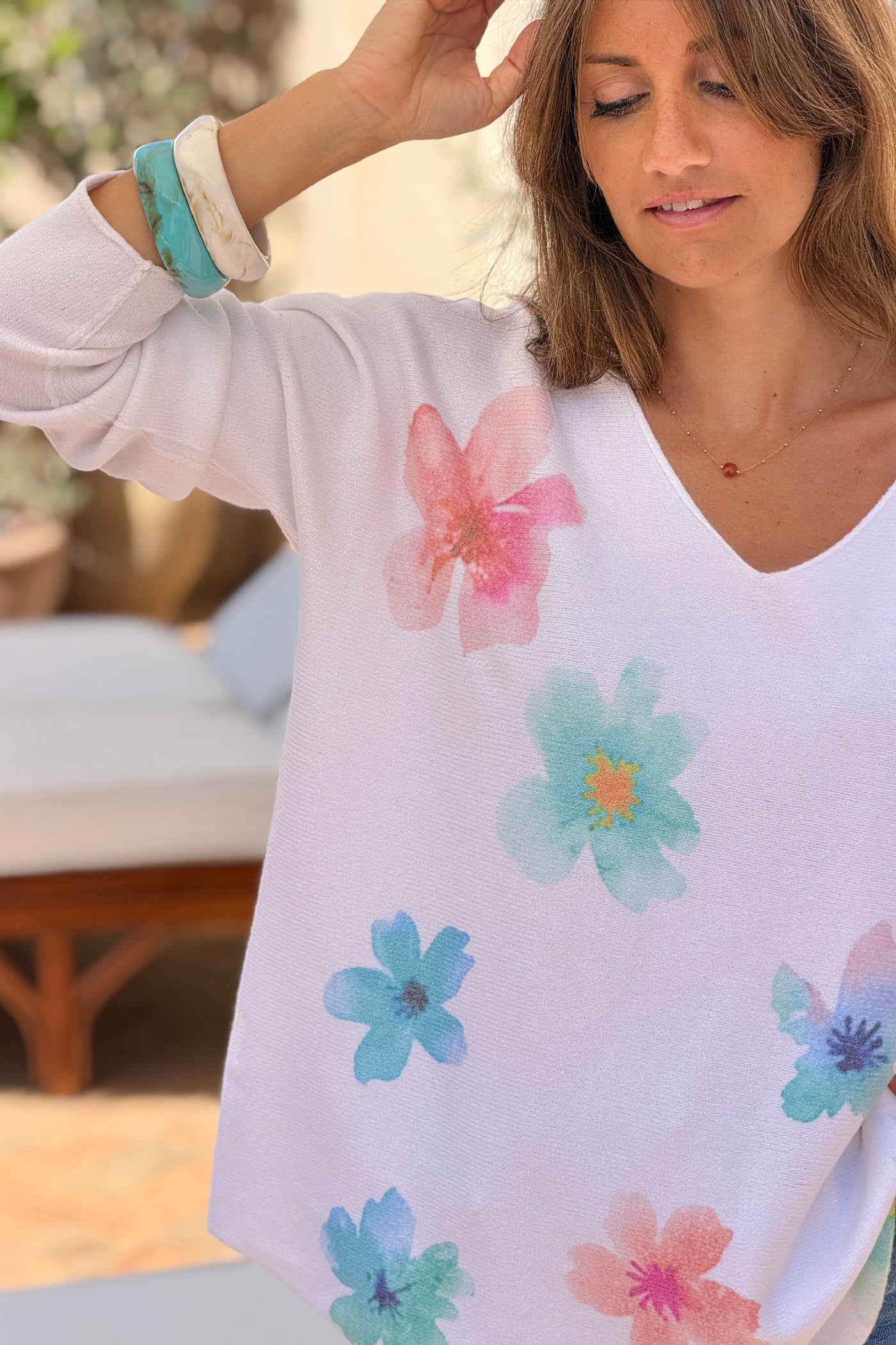 Pull blanc cassé tout doux motifs fleurs aquarelle tons rose et vert d'eau