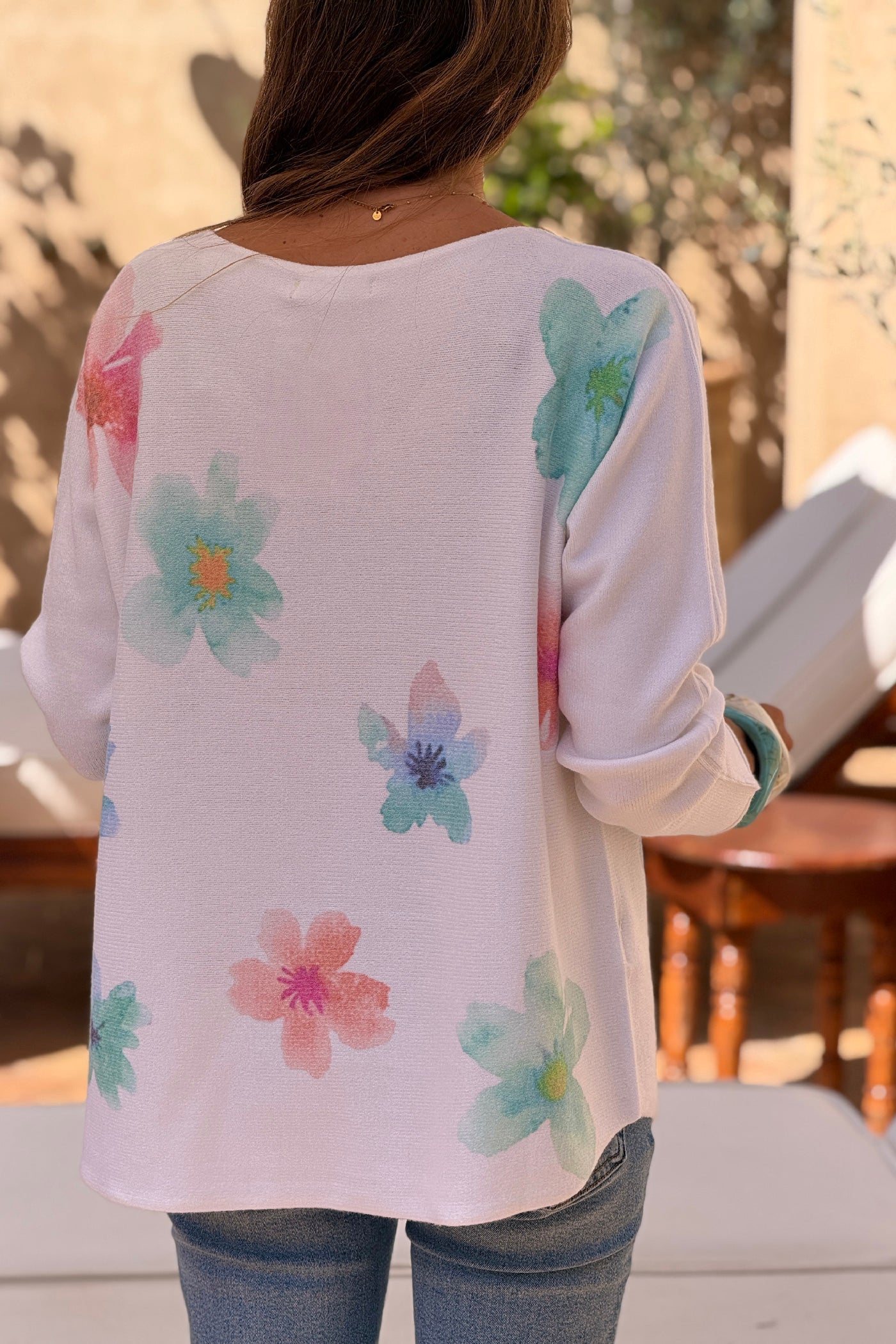 Pull blanc cassé tout doux motifs fleurs aquarelle tons rose et vert d'eau
