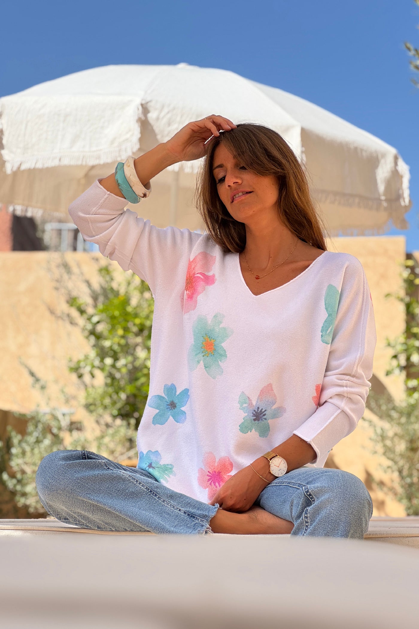 Pull blanc cassé tout doux motifs fleurs aquarelle tons rose et vert d'eau