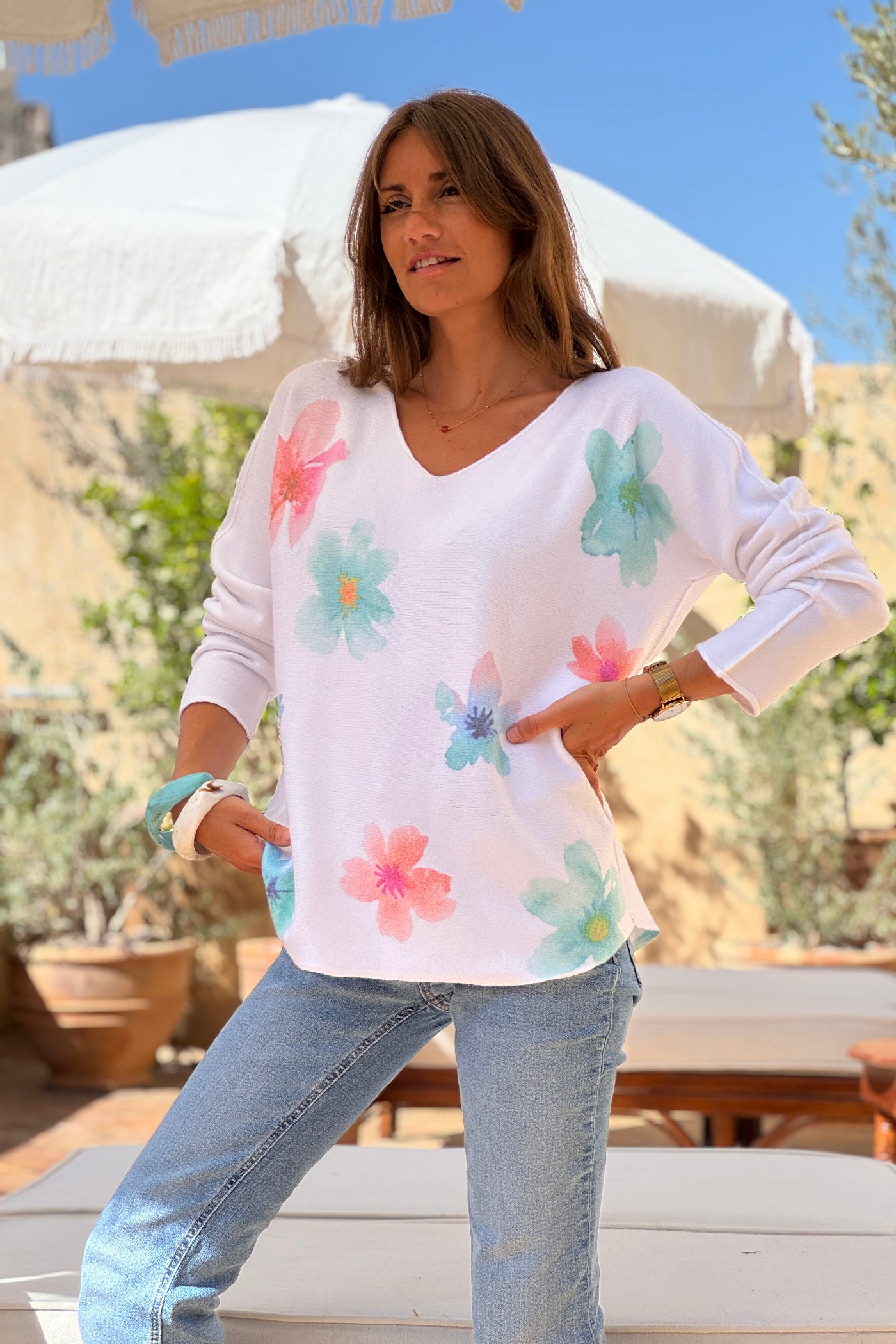 Pull blanc cassé tout doux motifs fleurs aquarelle tons rose et vert d'eau