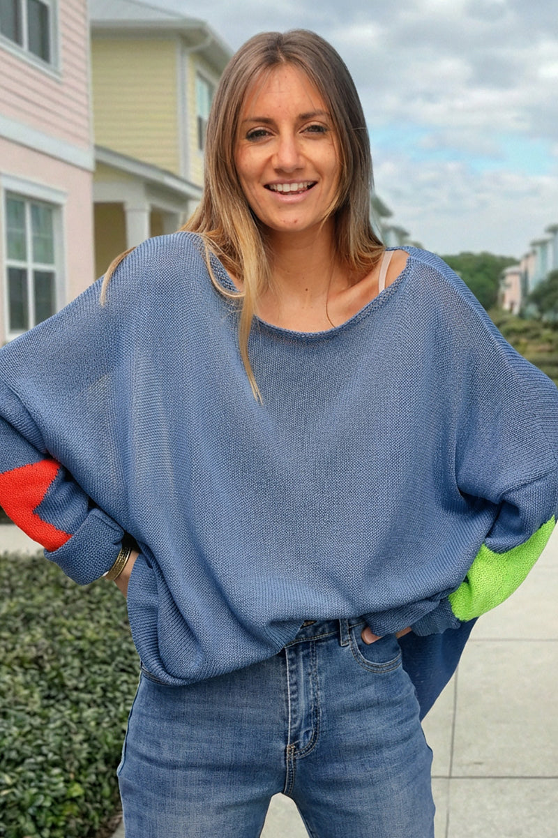 Jersey de punto de algodón denim azul con estrellas de colores en espalda y mangas