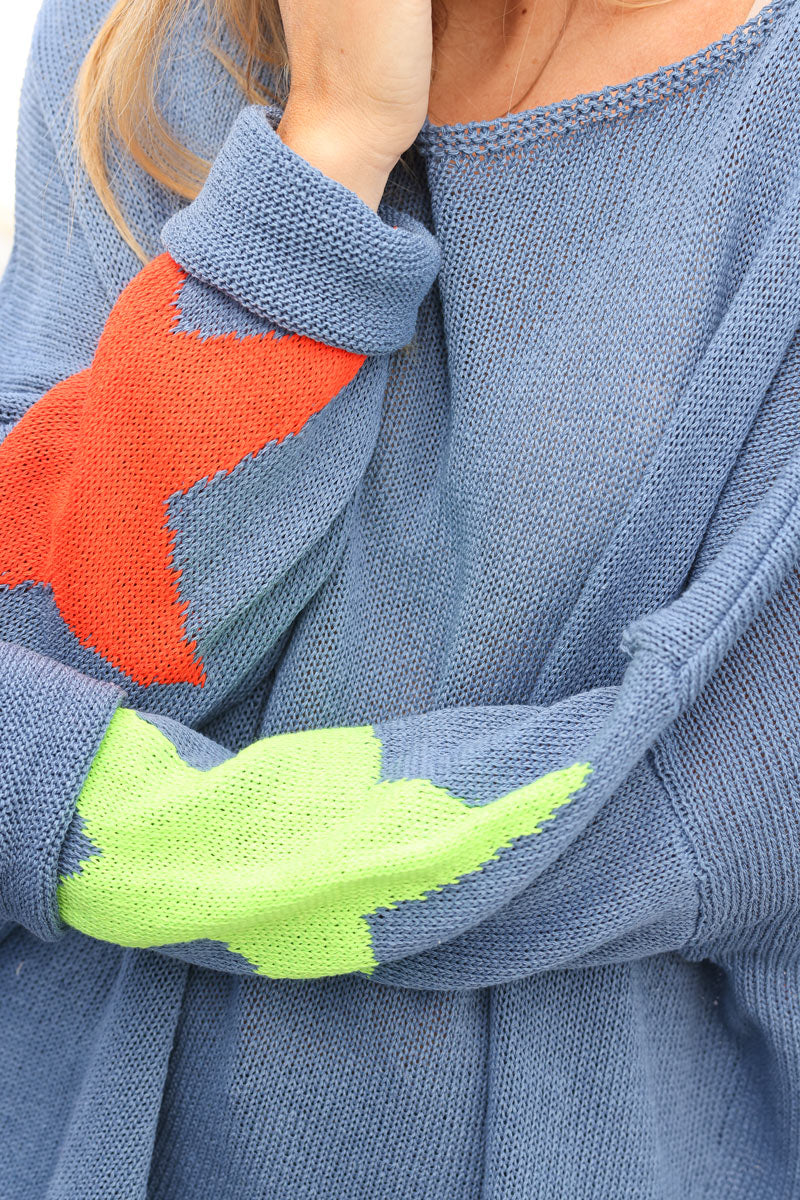 Pull bleu jean en maille coton étoiles colorées dos et manches