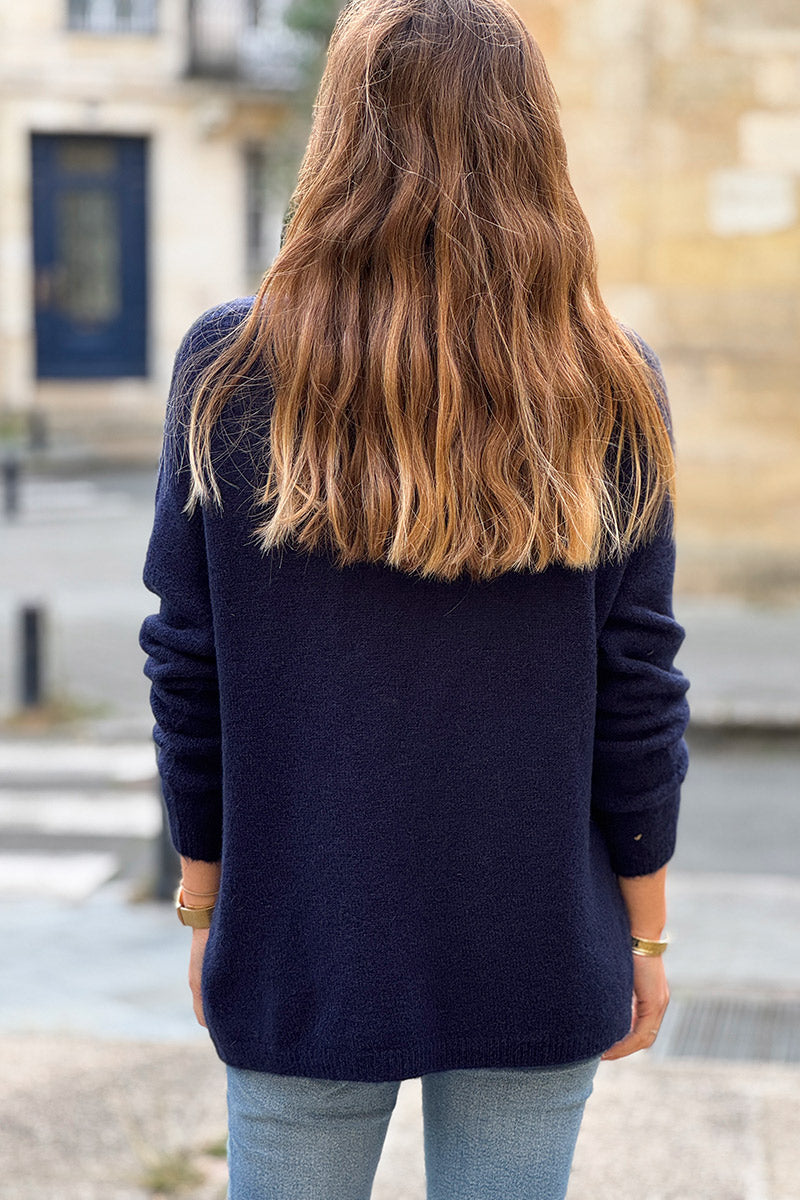 Pull bleu marine en maille alpaga tout doux détail col v