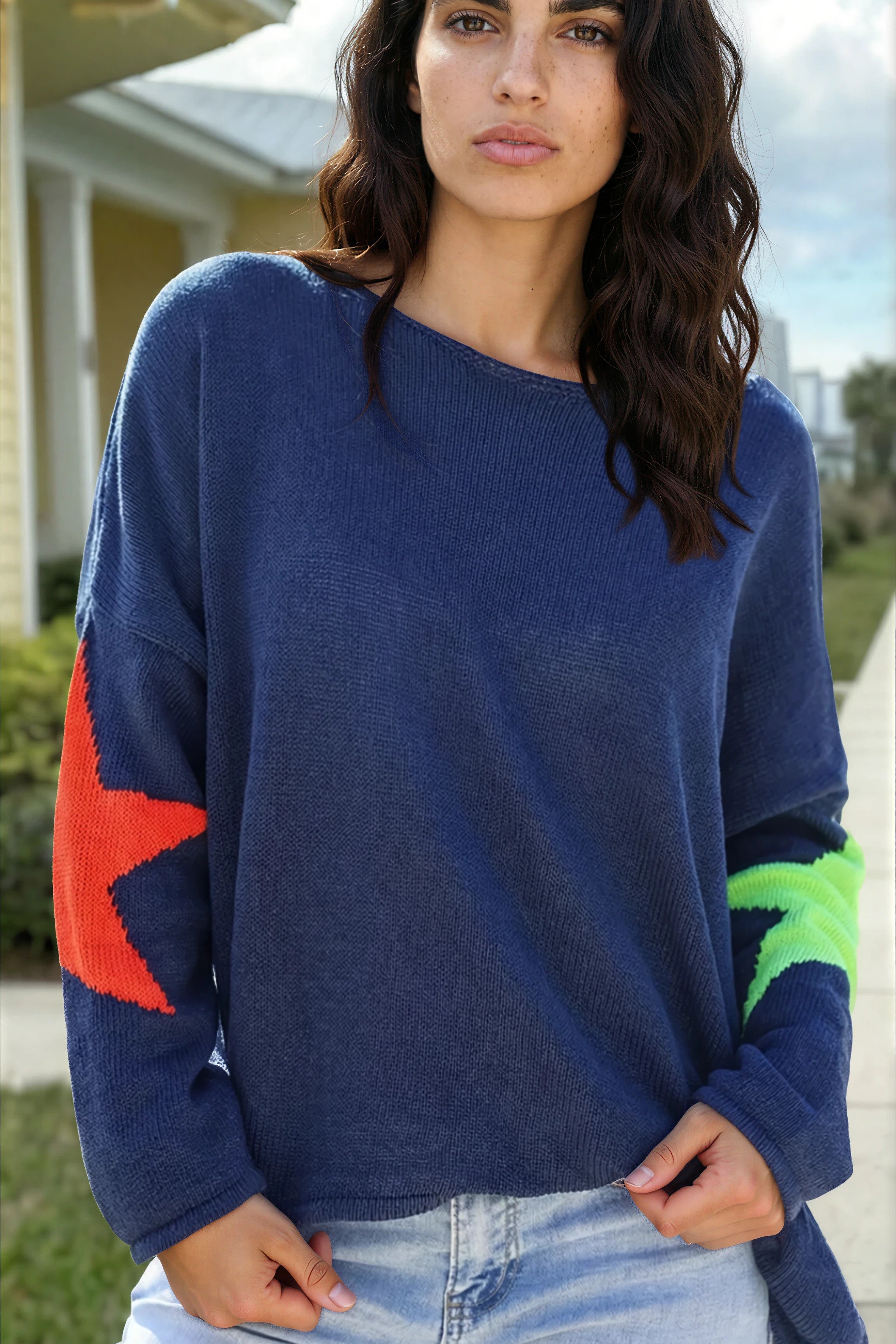 Pull bleu marine en maille coton étoiles colorées dos et manches