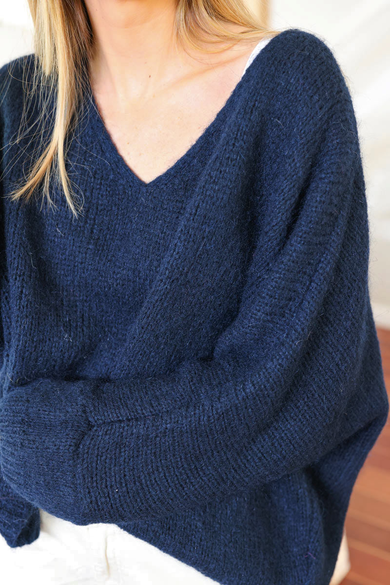 Pull bleu marine en maille col v manches chauve souris