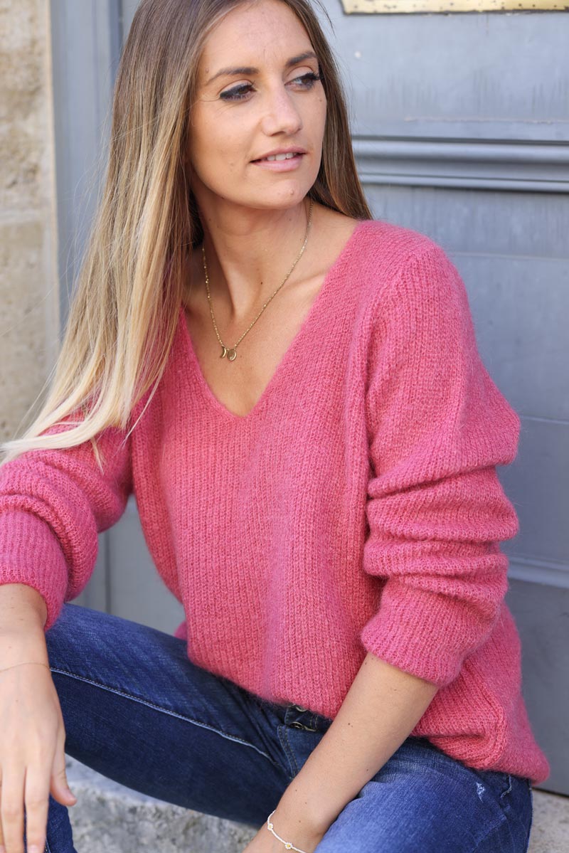 Pull bois de rose coupe ajustée en petite maille col v