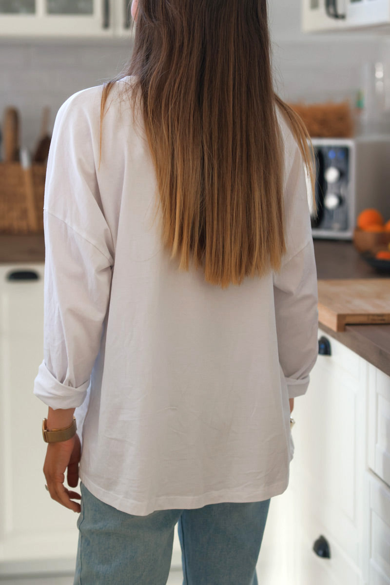Pull en coton blanc broderie arbre de vie multicolore col V